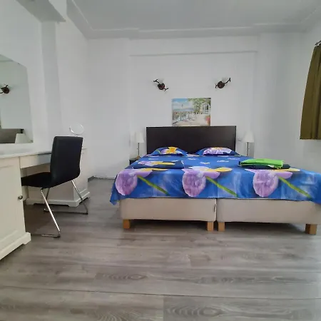 Four Rooms Apartment Central Bucharest Exterior photo