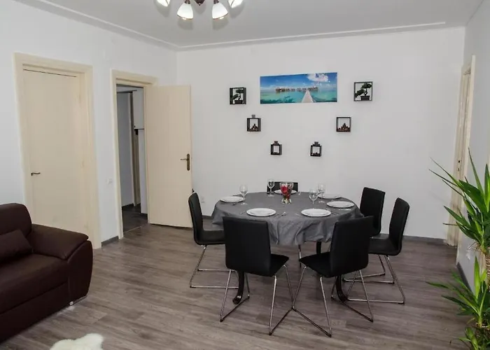 Four Rooms Apartment Central